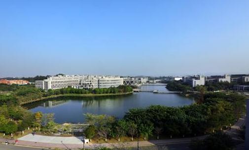 �м���ѧУ��ְҵ����ѧԺ